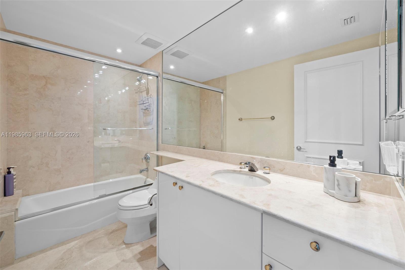 CLUB TOWER THREE CONDO - Residential Lease