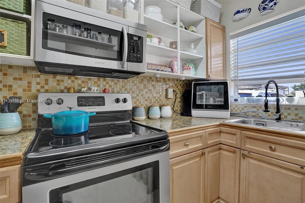 Photo of 3791 NW 78th Ave #15, Davie, FL 33024 (MLS # A11715251)