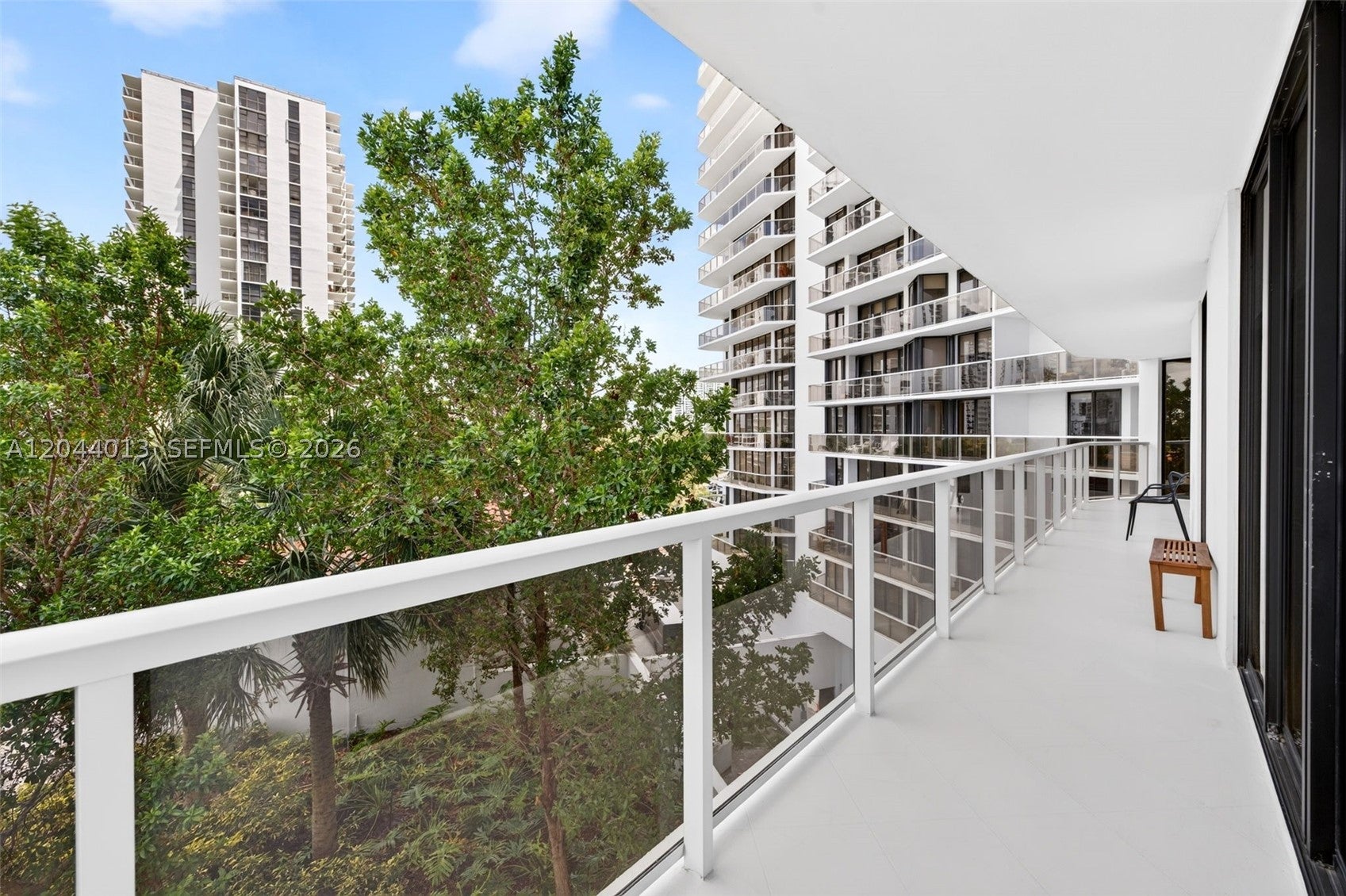20281 E Country Club Dr 407