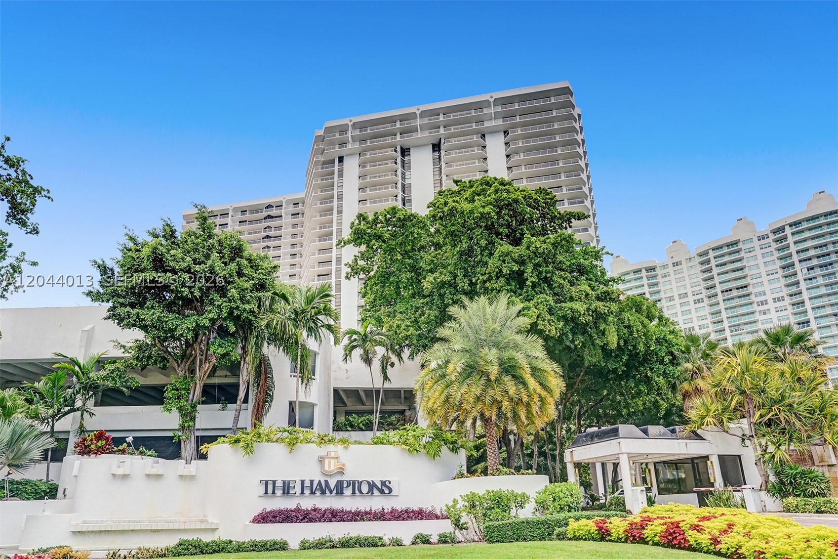 20281 E Country Club Dr 407
