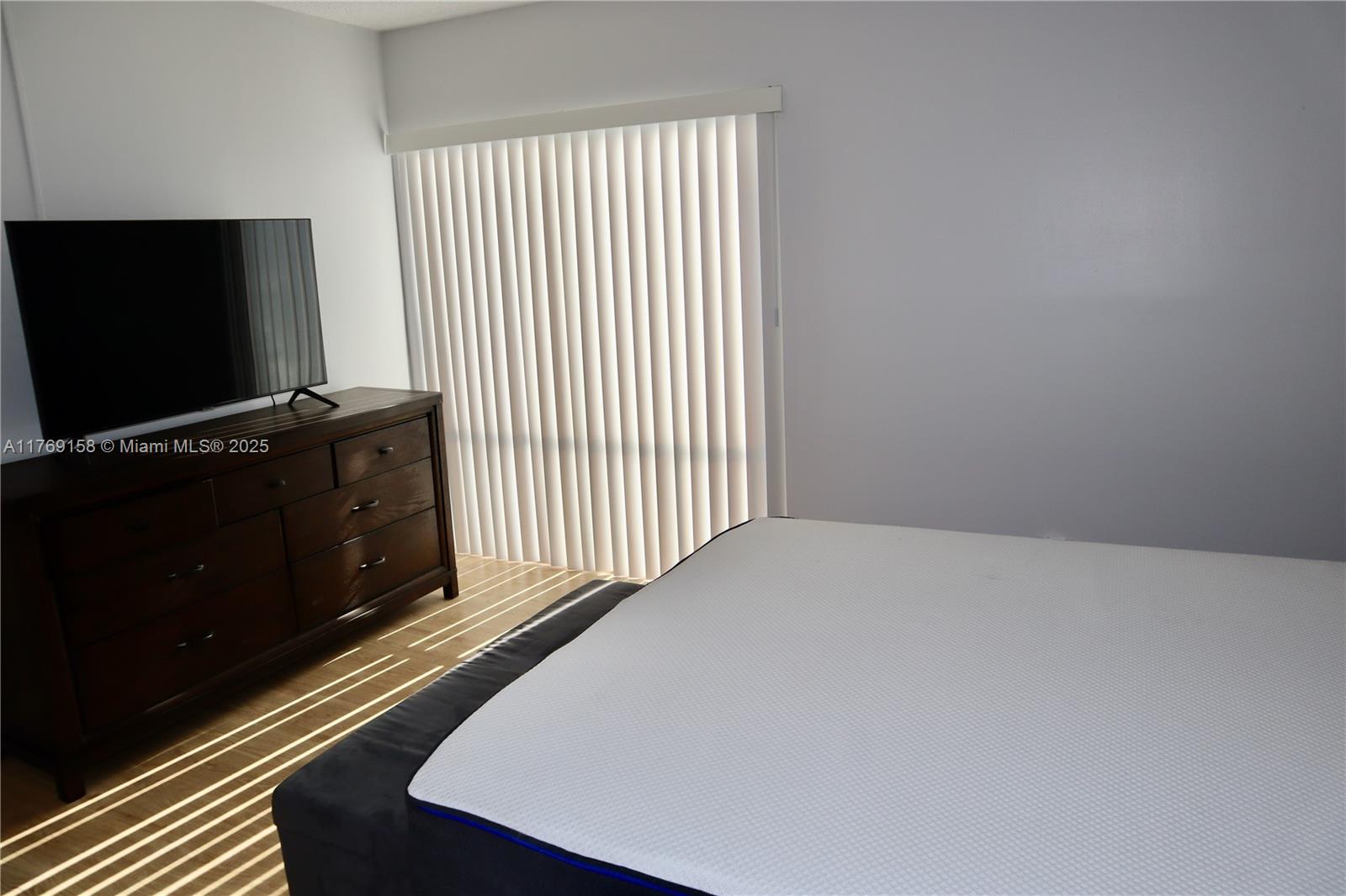 LAKESHORE AT UNIVERSITY P - Residential