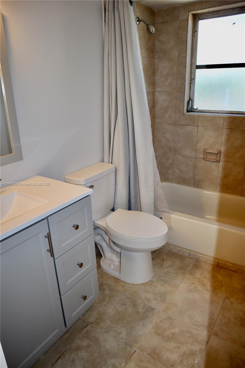 LAKESHORE AT UNIVERSITY P - Residential