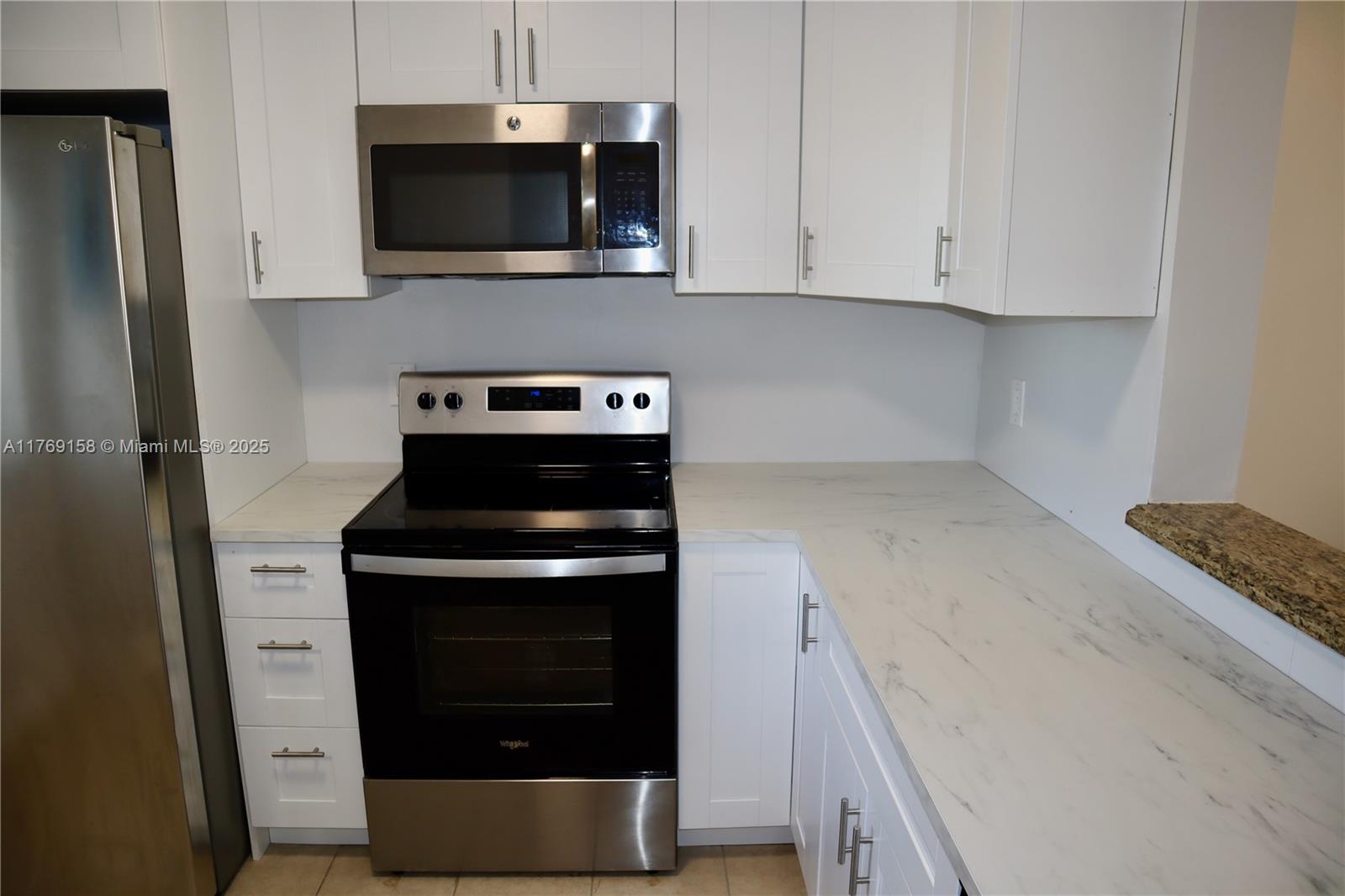 LAKESHORE AT UNIVERSITY P - Residential