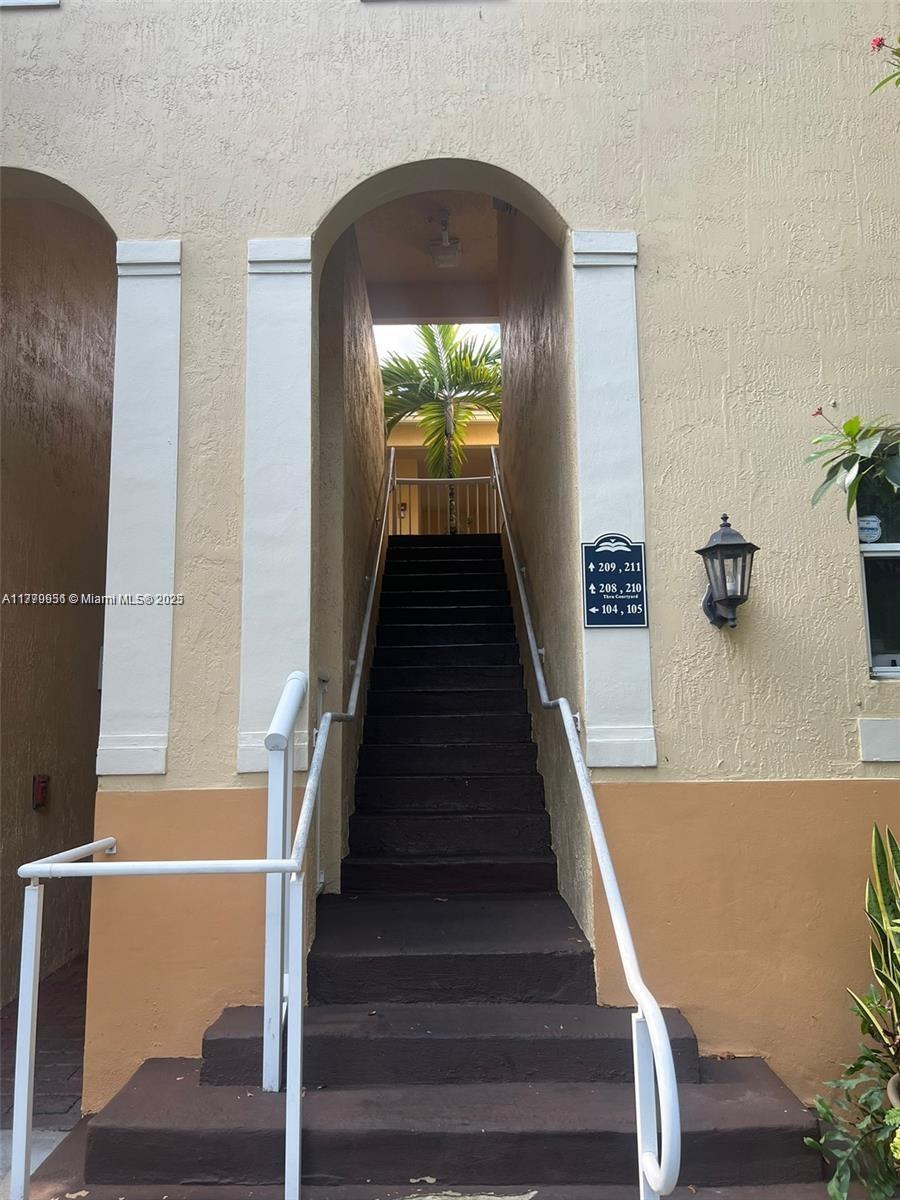 Rental Property at 110 Jacaranda Country Club Dr 211, Plantation, Miami-Dade County, Florida - Bedrooms: 2 
Bathrooms: 3  - $2,200 MO.