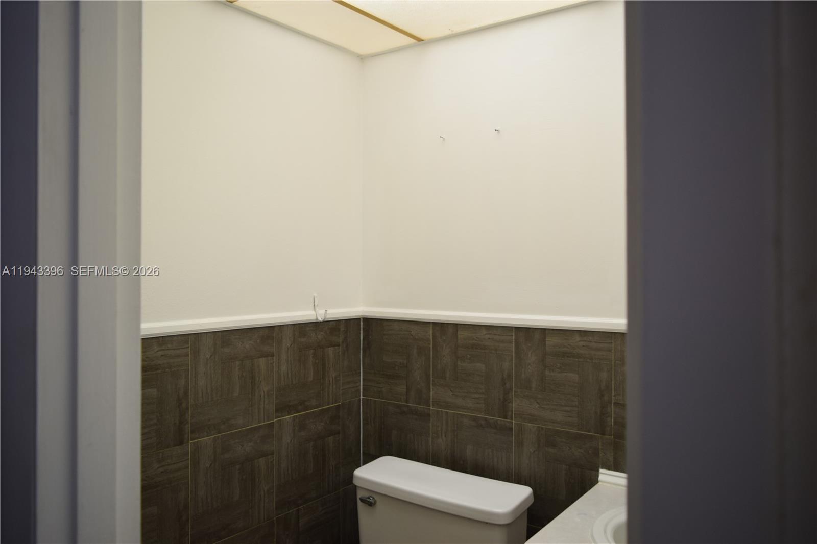 LAUDERDALE OAKS CONDO I - Residential