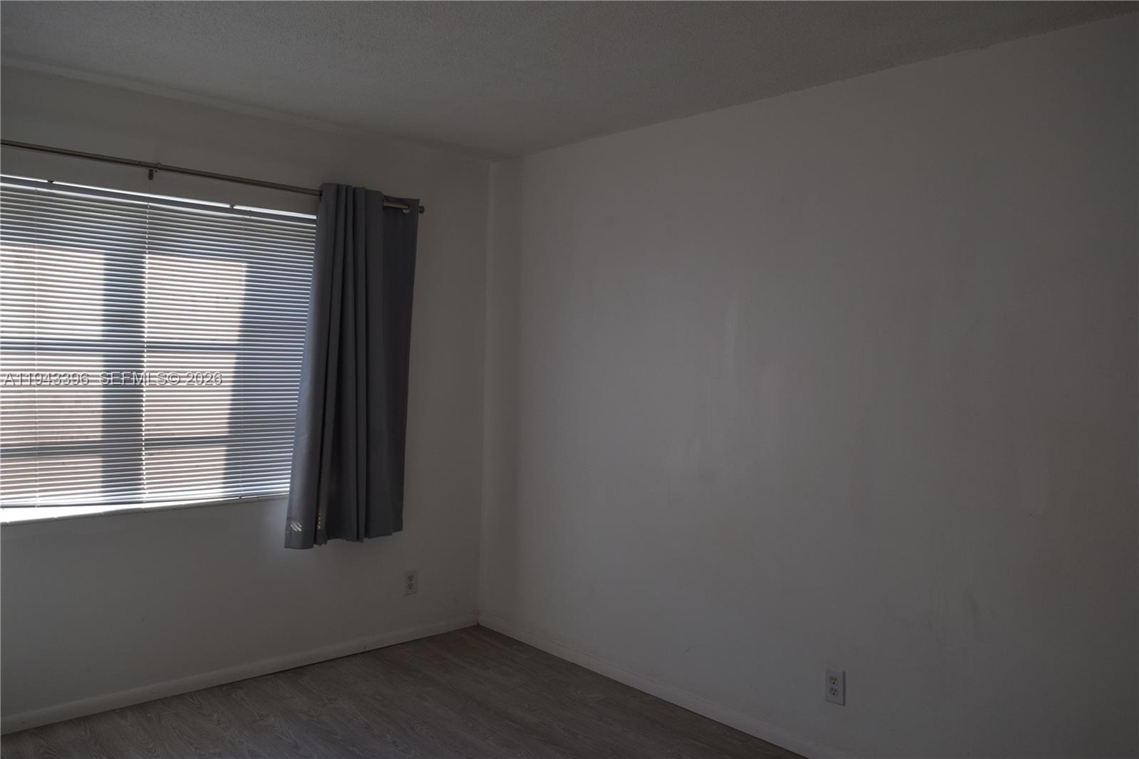 LAUDERDALE OAKS CONDO I - Residential