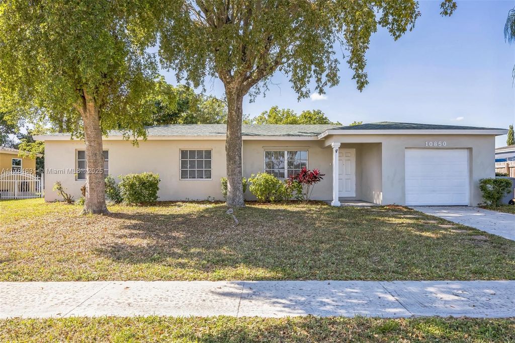 Photo of 10850 Eureka St, Boca Raton, FL 33428 (MLS # A11784631)