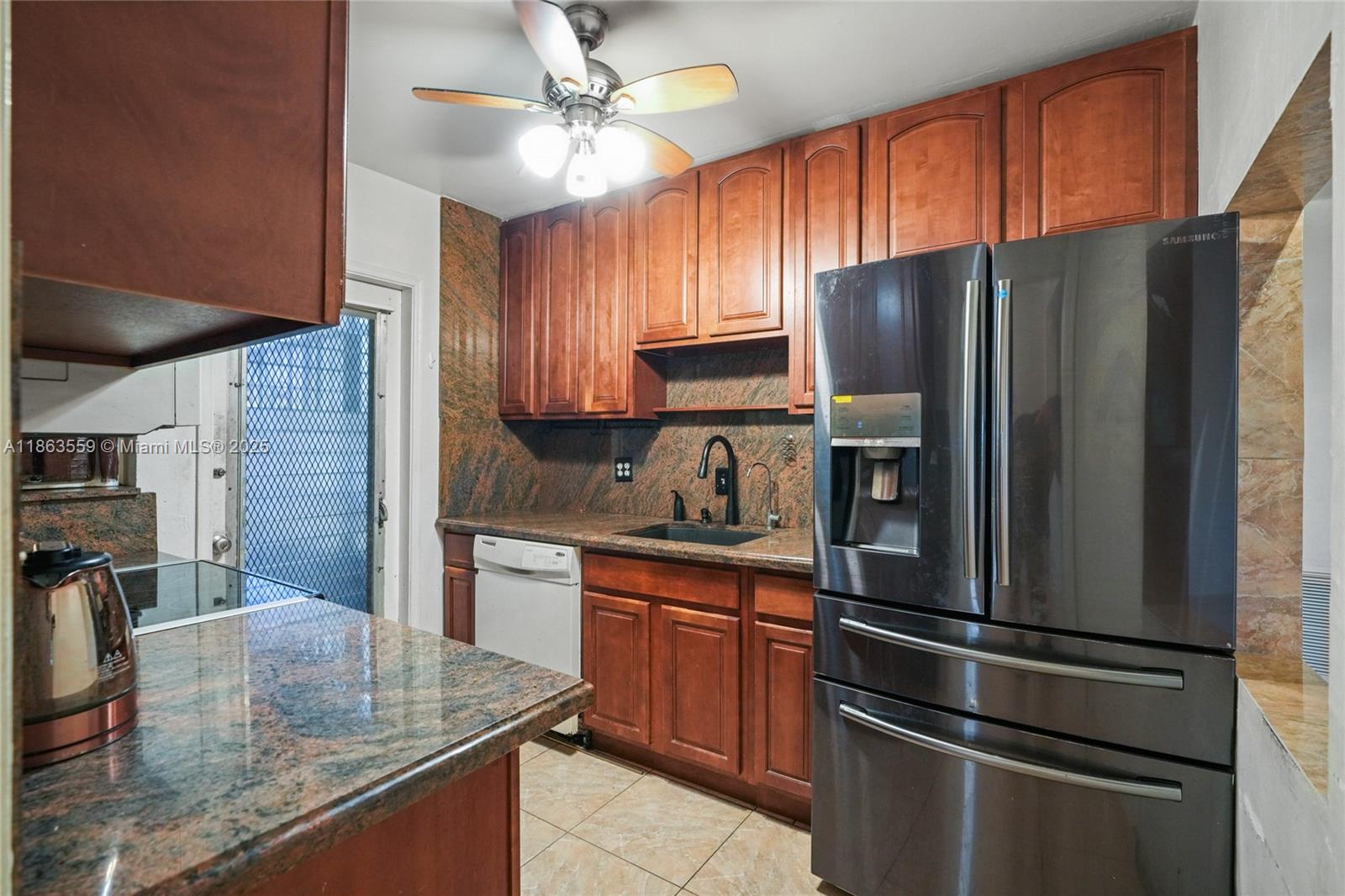1025 Curtiss Dr