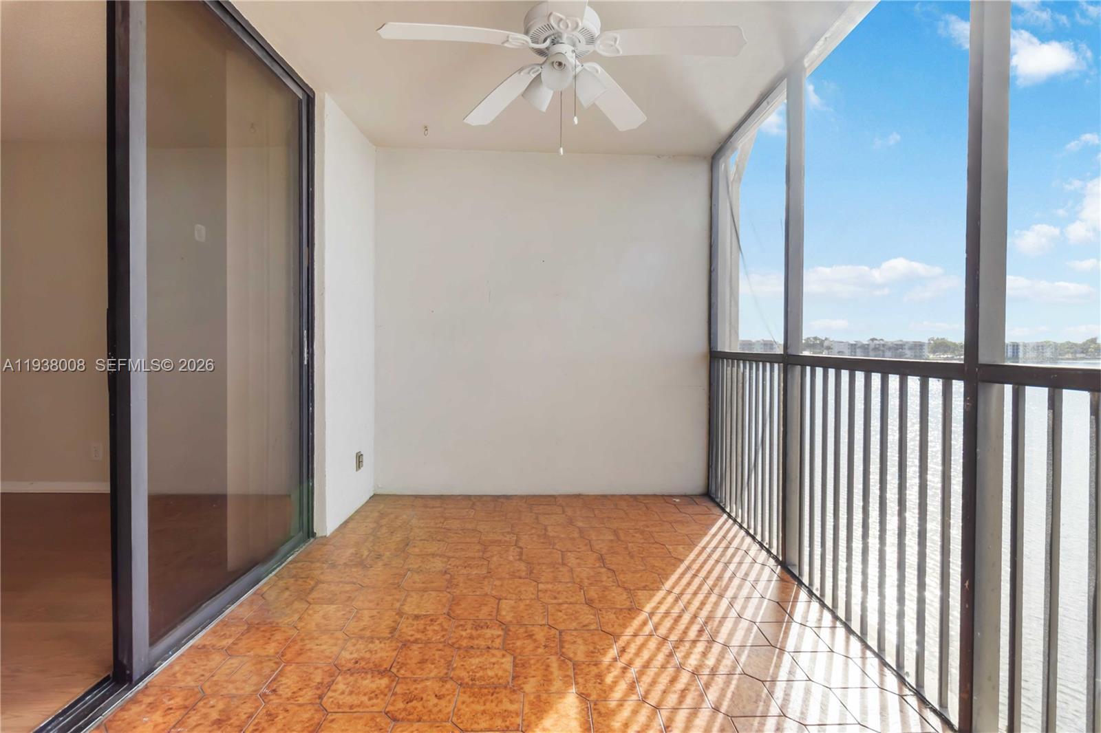 LAKE EMERALD CONDOMINIUM - Residential