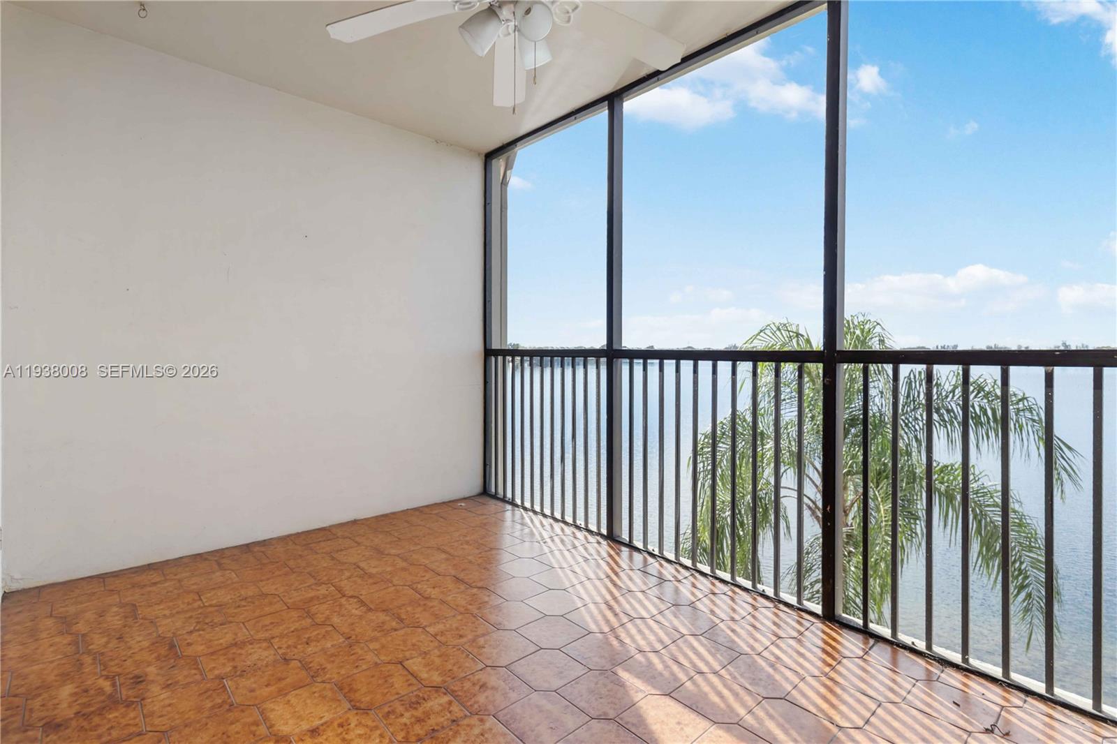 LAKE EMERALD CONDOMINIUM - Residential