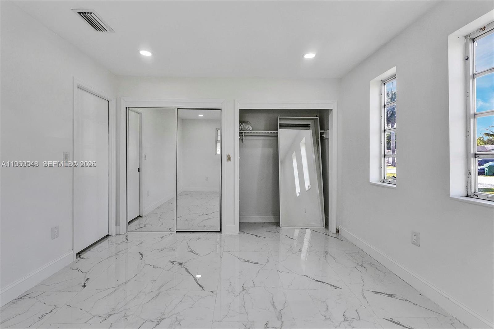 NORTH DADE COUNTRY CLUB V - Residential Lease