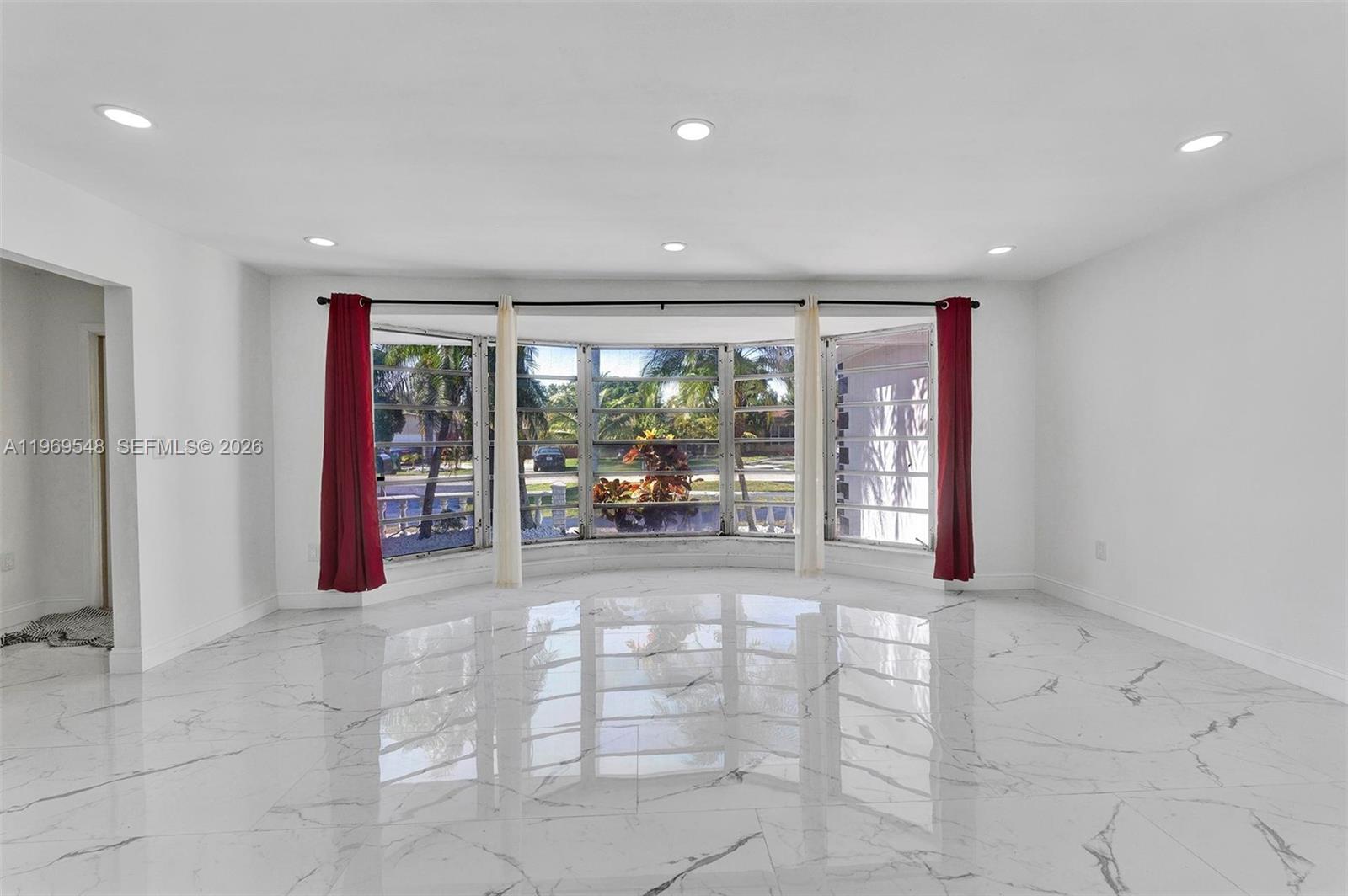 NORTH DADE COUNTRY CLUB V - Residential Lease