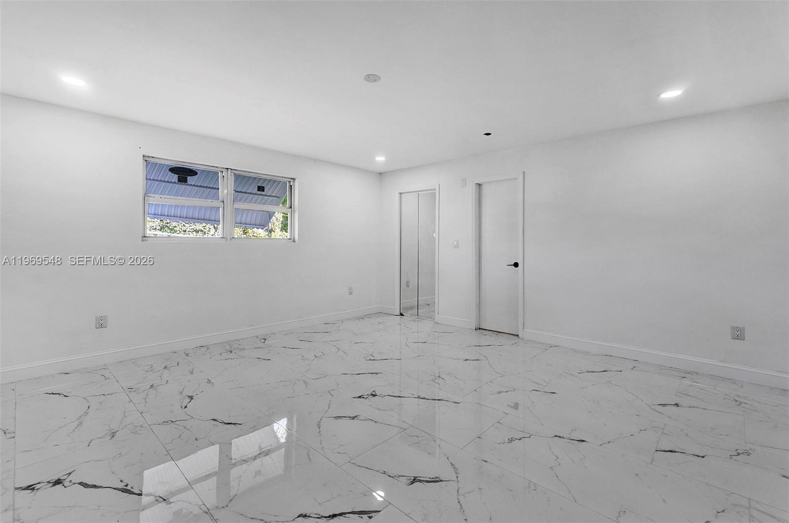 NORTH DADE COUNTRY CLUB V - Residential Lease