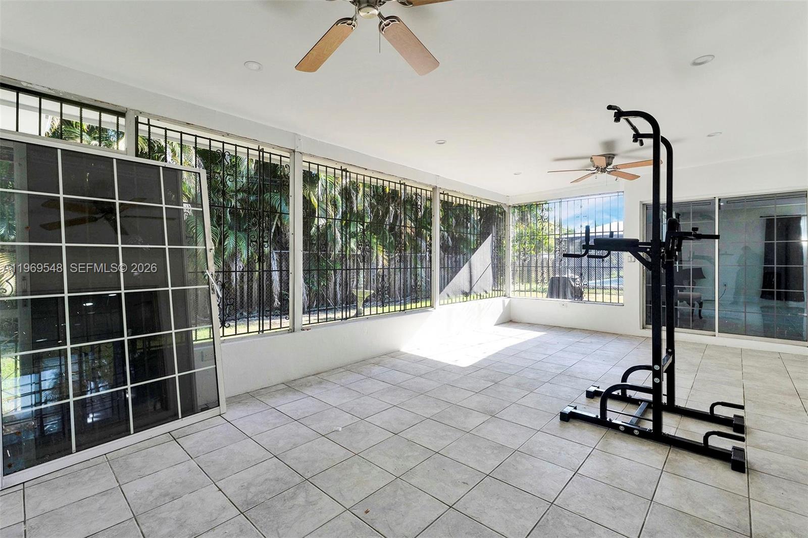 NORTH DADE COUNTRY CLUB V - Residential Lease