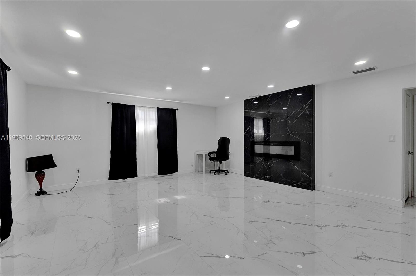 NORTH DADE COUNTRY CLUB V - Residential Lease