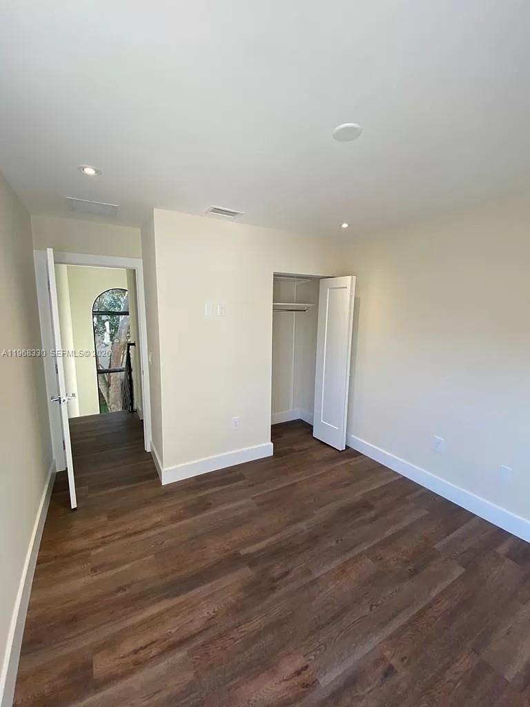 BRIAR BAY TOWNHOUSE ESTAT - Residential Lease