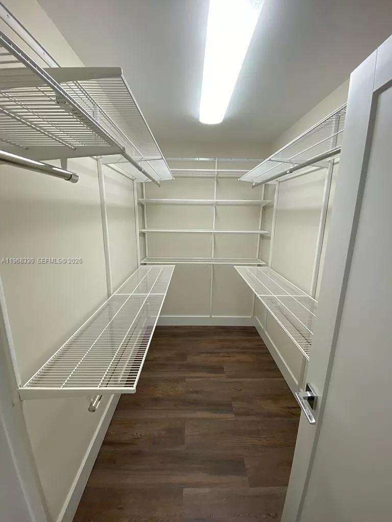 BRIAR BAY TOWNHOUSE ESTAT - Residential Lease