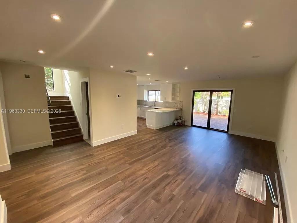 BRIAR BAY TOWNHOUSE ESTAT - Residential Lease