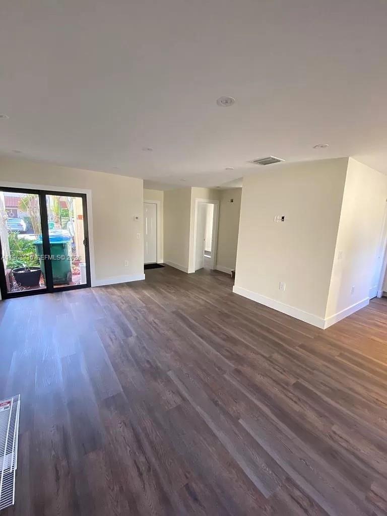 BRIAR BAY TOWNHOUSE ESTAT - Residential Lease