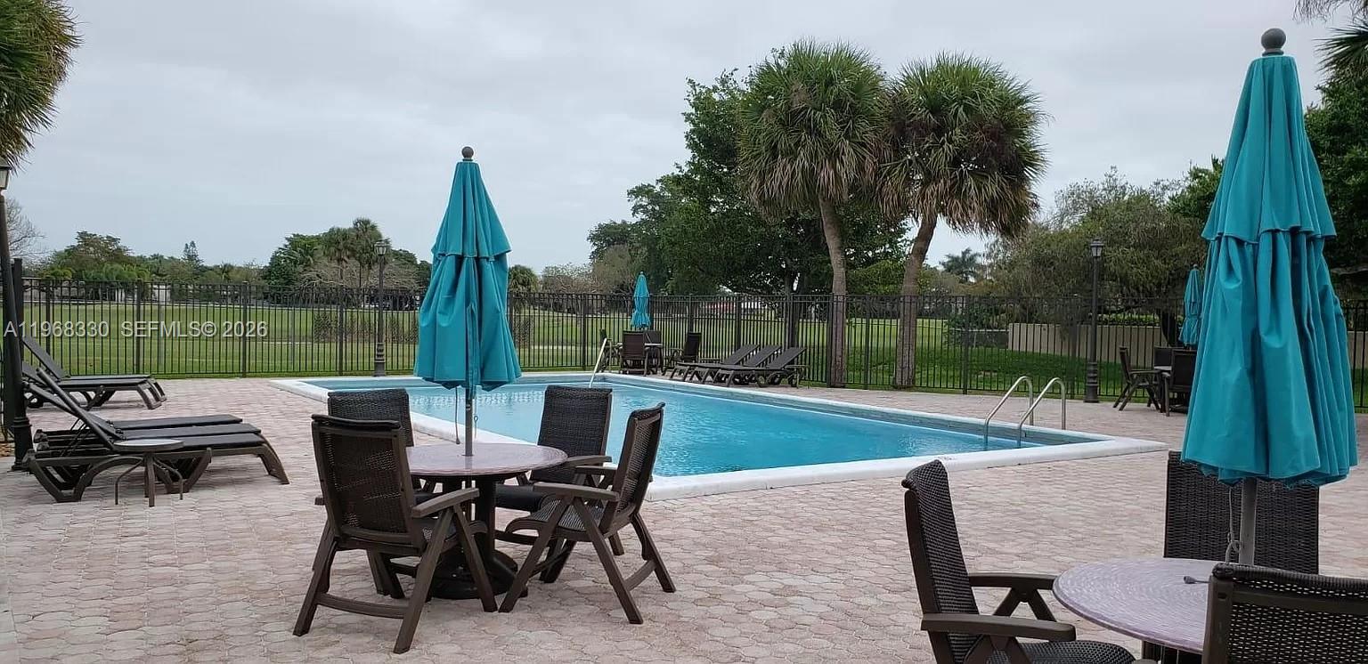 BRIAR BAY TOWNHOUSE ESTAT - Residential Lease