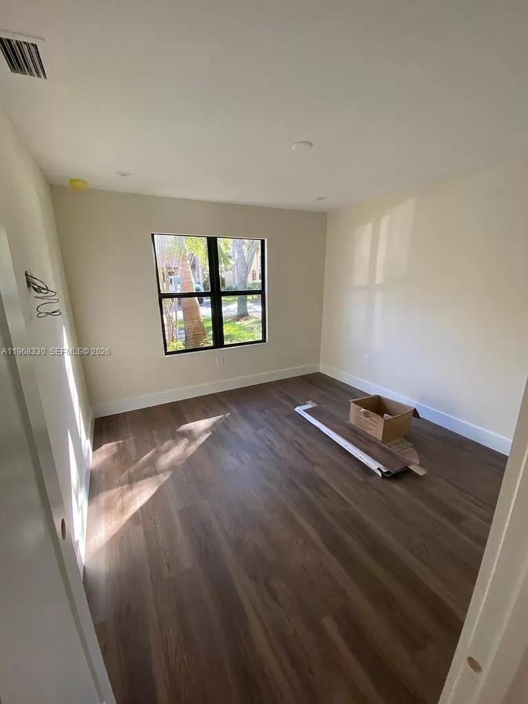 BRIAR BAY TOWNHOUSE ESTAT - Residential Lease