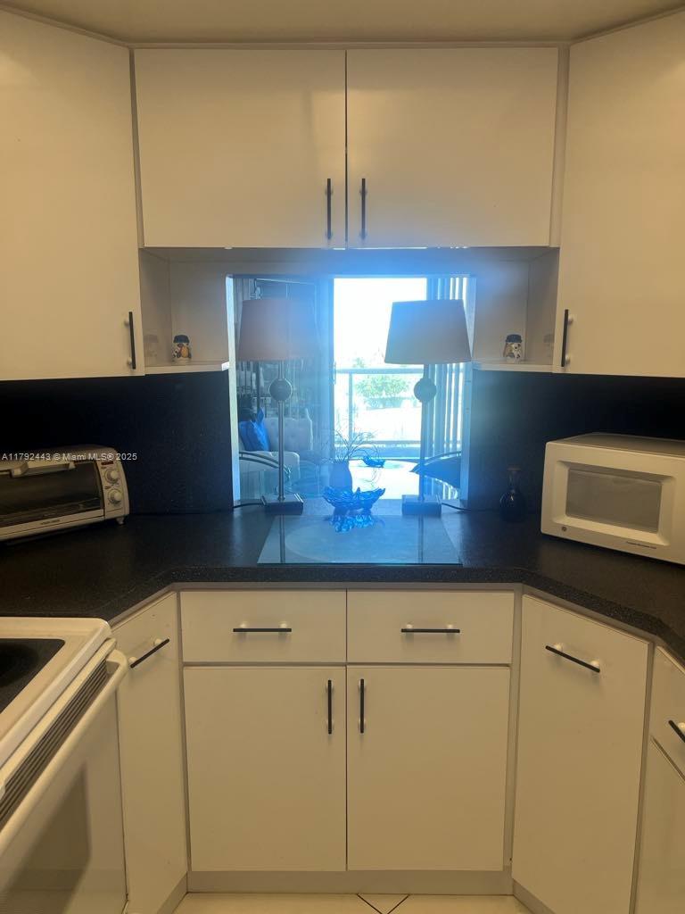 STRATFORD HOUSE CONDO - Residential