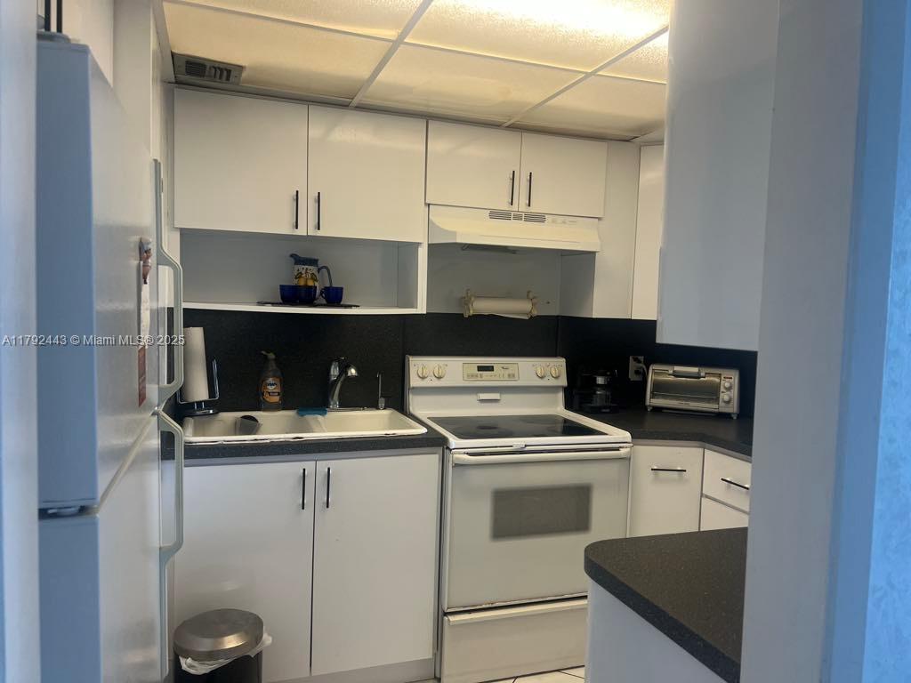 STRATFORD HOUSE CONDO - Residential