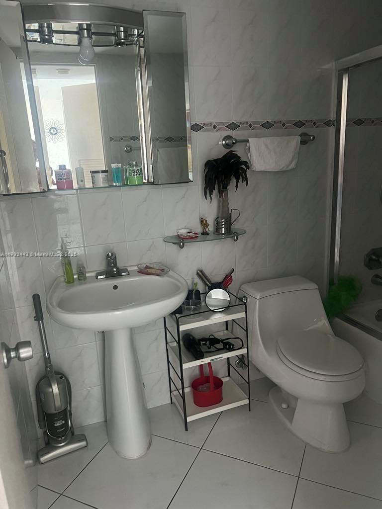 STRATFORD HOUSE CONDO - Residential