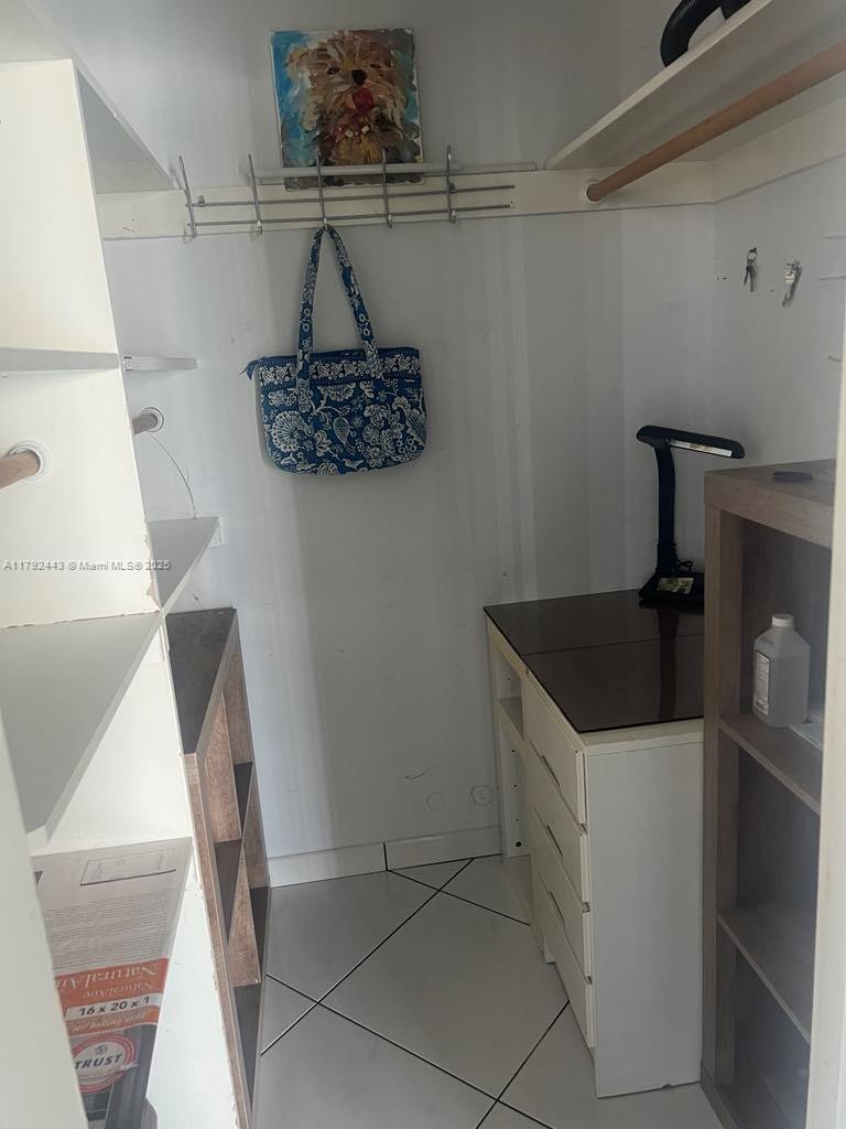 STRATFORD HOUSE CONDO - Residential