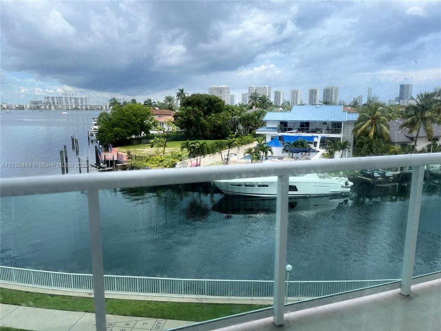 GREAT LOCATION WITH WATER VIEW FURNISHED APARTMENT ACROSS OF OLETA RIVER STATE PARK, MINUTES FROM THE BEACH, AVENTURA MALL, GULFSTREAM PARK, SHOPPING PLAZA WITH DINING.