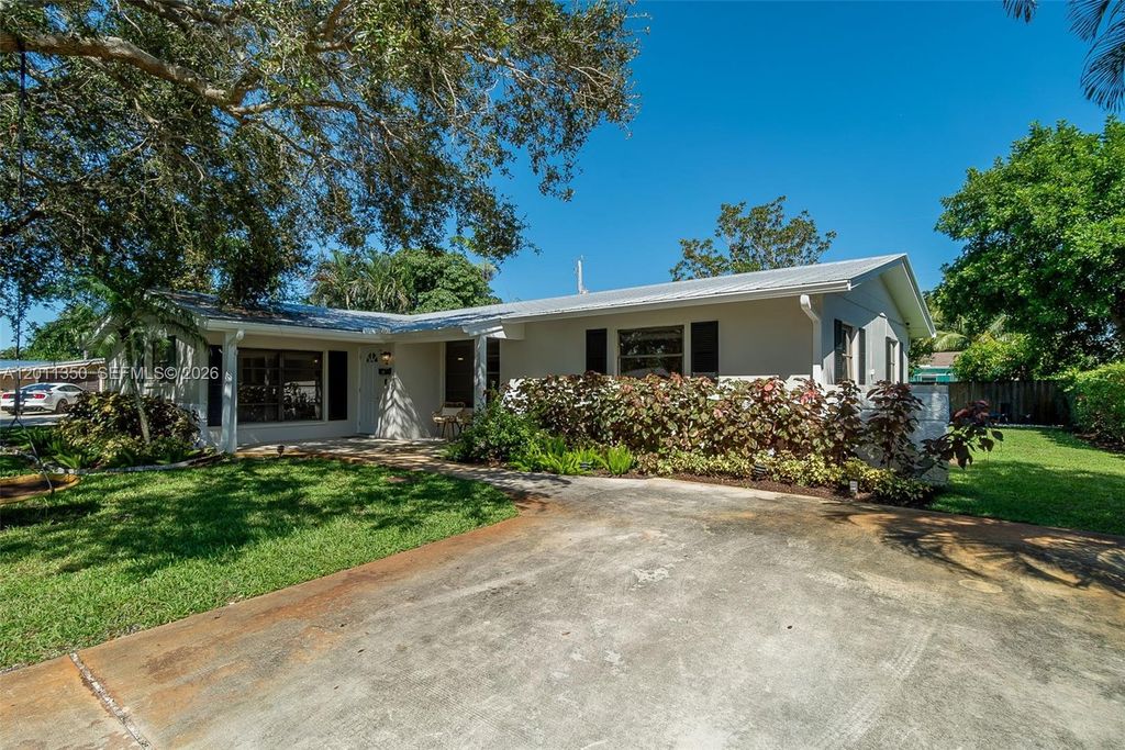 Photo of 712 Tradewind Dr, North Palm Beach, FL 33408 (MLS # A12011350)