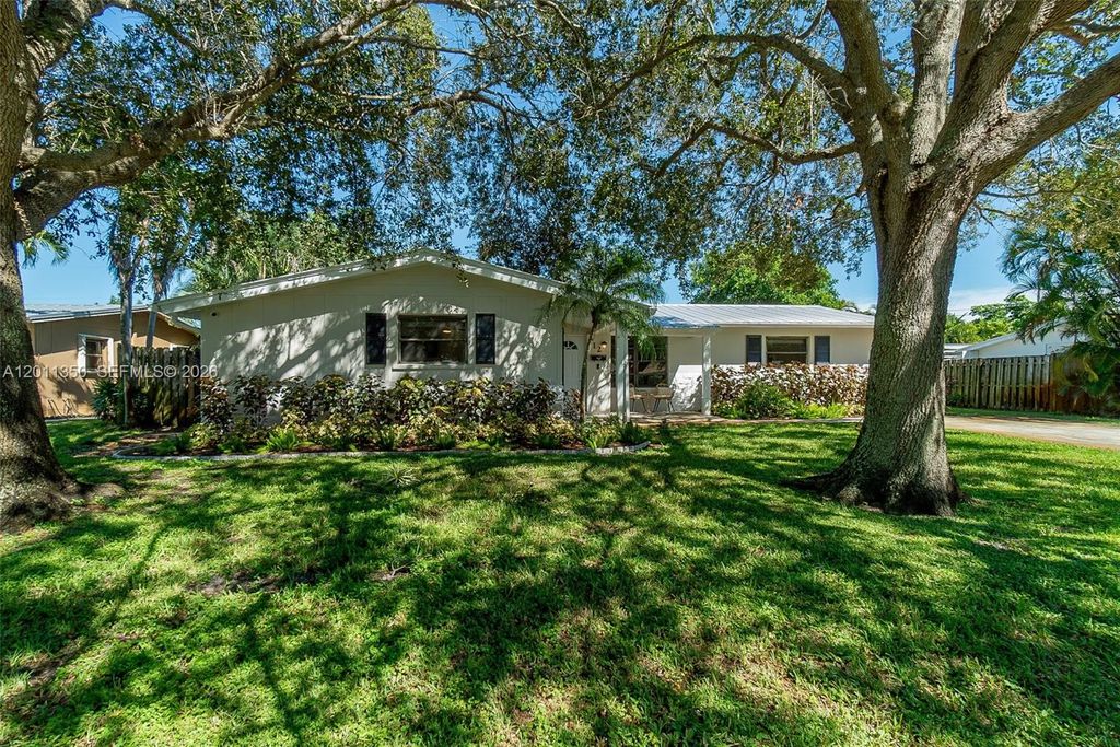 Photo of 712 Tradewind Dr, North Palm Beach, FL 33408 (MLS # A12011350)