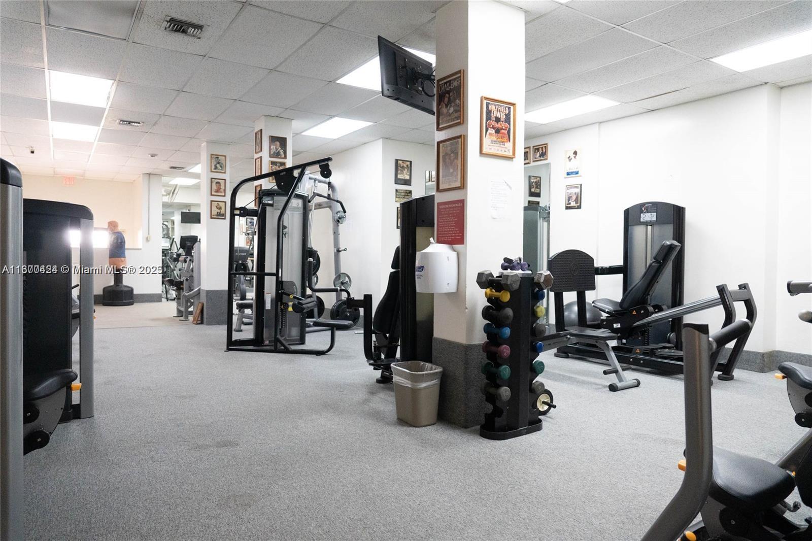 HALLMARK OF HOLLYWOOD CON - Residential