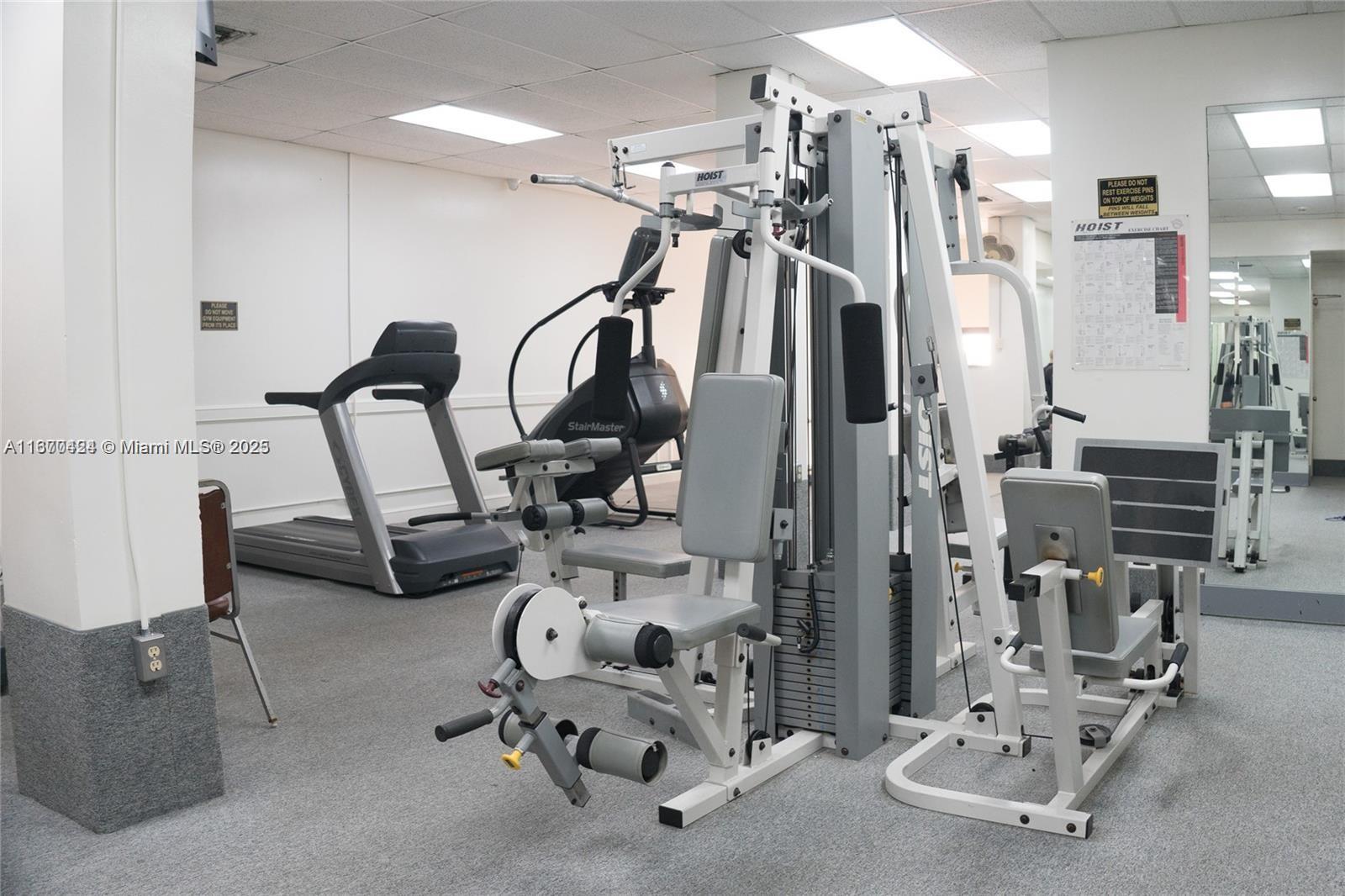 HALLMARK OF HOLLYWOOD CON - Residential