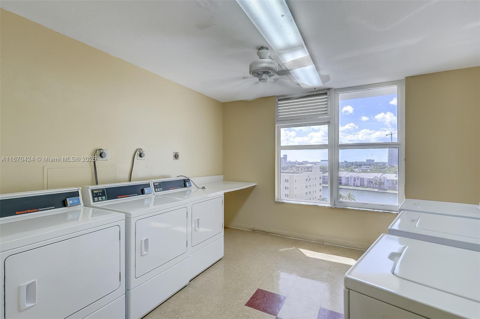 HALLMARK OF HOLLYWOOD CON - Residential