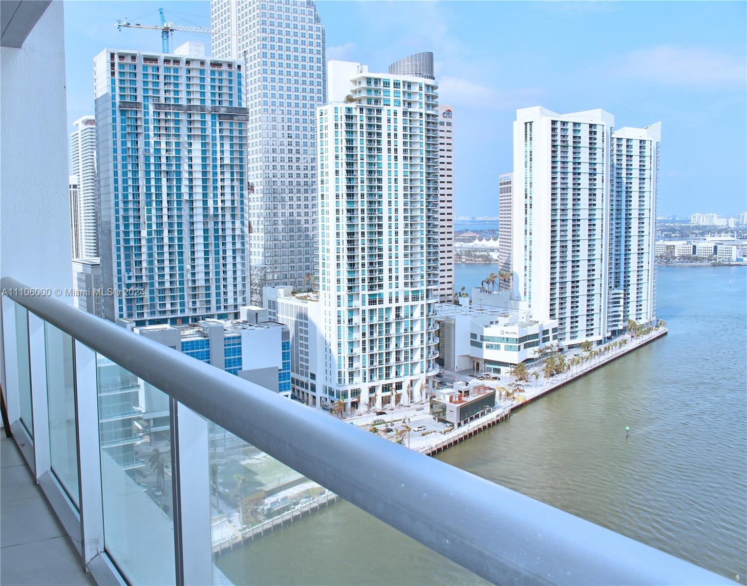 ONLY PER YEAR, NO SUBLEASE ALLOWED STARTING JULY 2025
Beautiful 2/2 corner apartment with spectacular ocean views, luxury finishes and fully furnished. Subzero and Miele appliances.
Enjoy being in the heart of Miami and having restaurants like Cipriani and Cantina La Veinte within ICON and many more at walking distance. Go shopping at Brickell City Center and do groceries walking because everything is so close.
Enjoy the weather and take a leisurely walk along the bay or party. All at walking distance.
NO SUBLEASE ALLOWED
*****The apartment is available for MONTHLY RENTALS*****