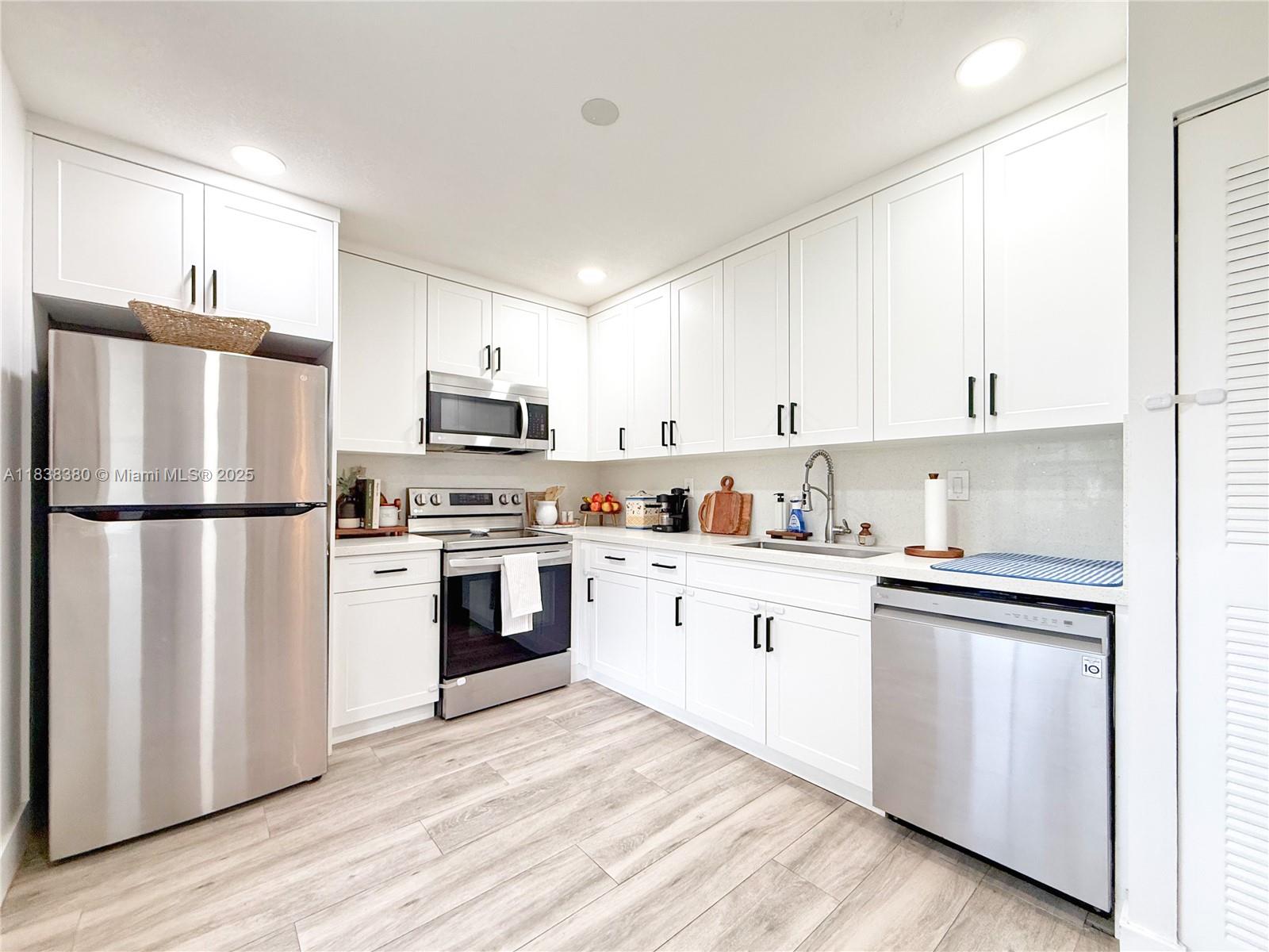 13790 SW 147th Cir Ln 2-9, Miami, FL, 33186/$347,000 4 13790 SW 147th Cir Ln 2-9