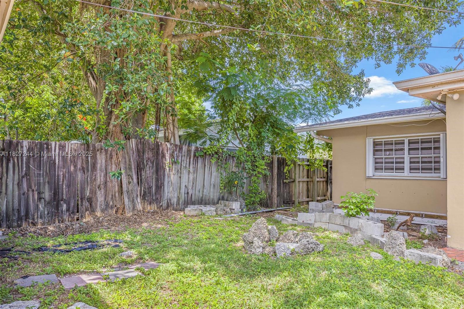 SOUTH CORAL HOMES SEC 2 - Residential