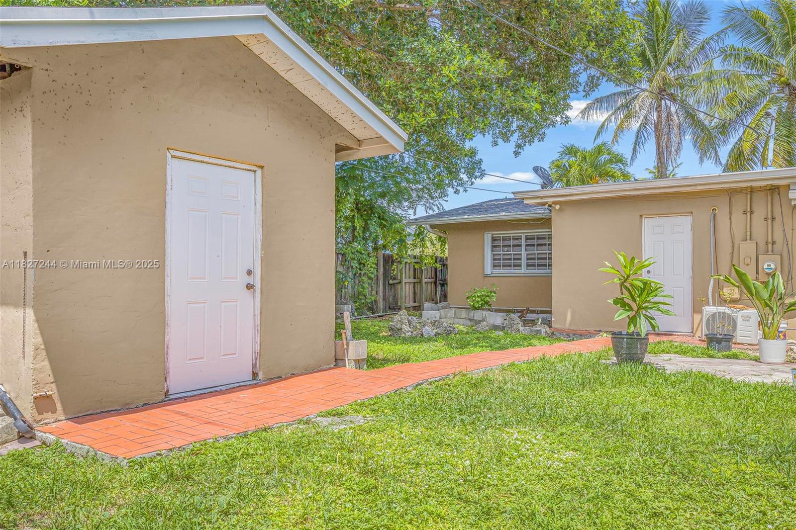 SOUTH CORAL HOMES SEC 2 - Residential