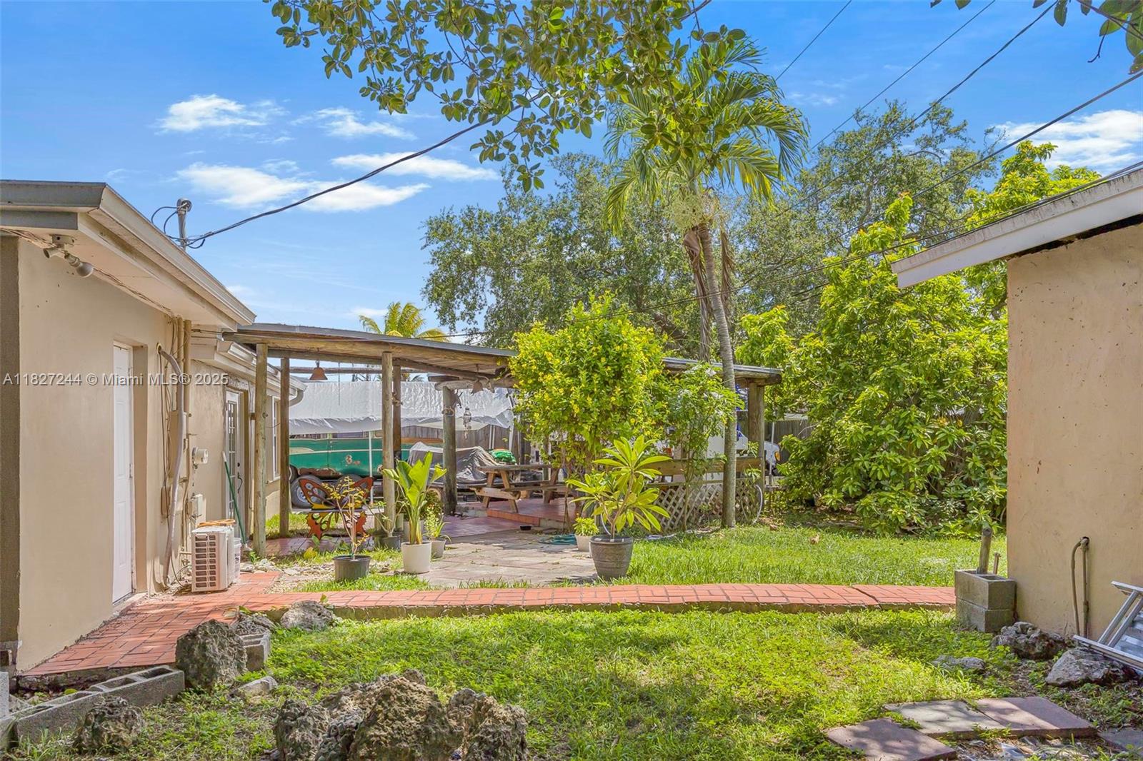 SOUTH CORAL HOMES SEC 2 - Residential