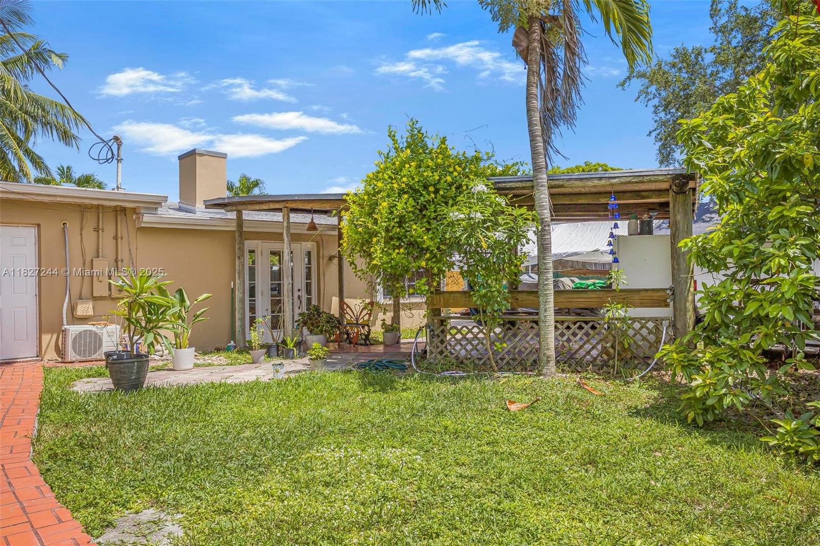 SOUTH CORAL HOMES SEC 2 - Residential