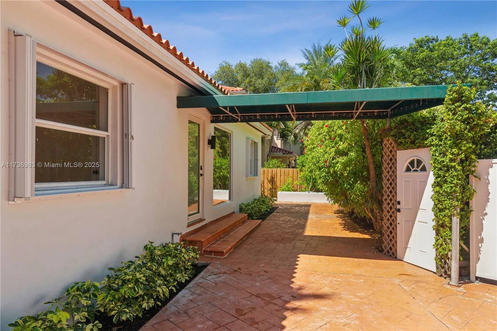 Miami, Florida 33133, United States, 3 Bedrooms Bedrooms, ,2 BathroomsBathrooms,Residential,Pending,10105