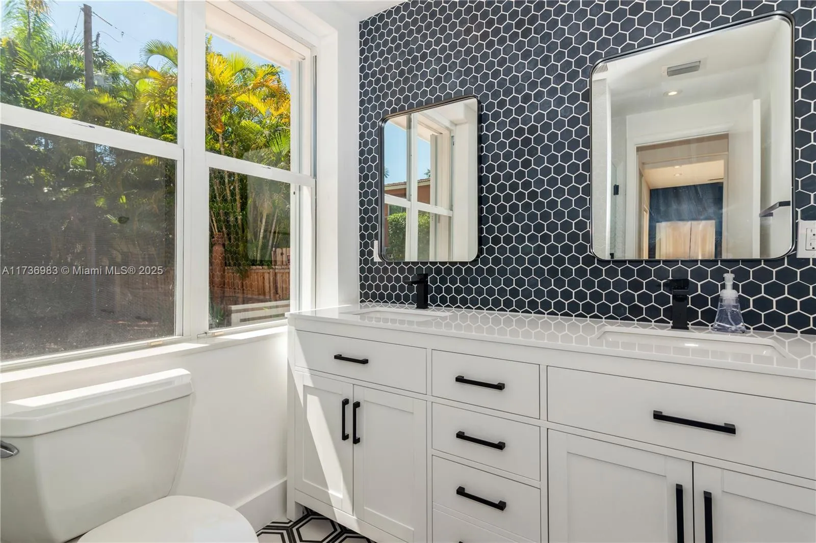 Miami, Florida 33133, United States, 3 Bedrooms Bedrooms, ,2 BathroomsBathrooms,Residential,Pending,10105