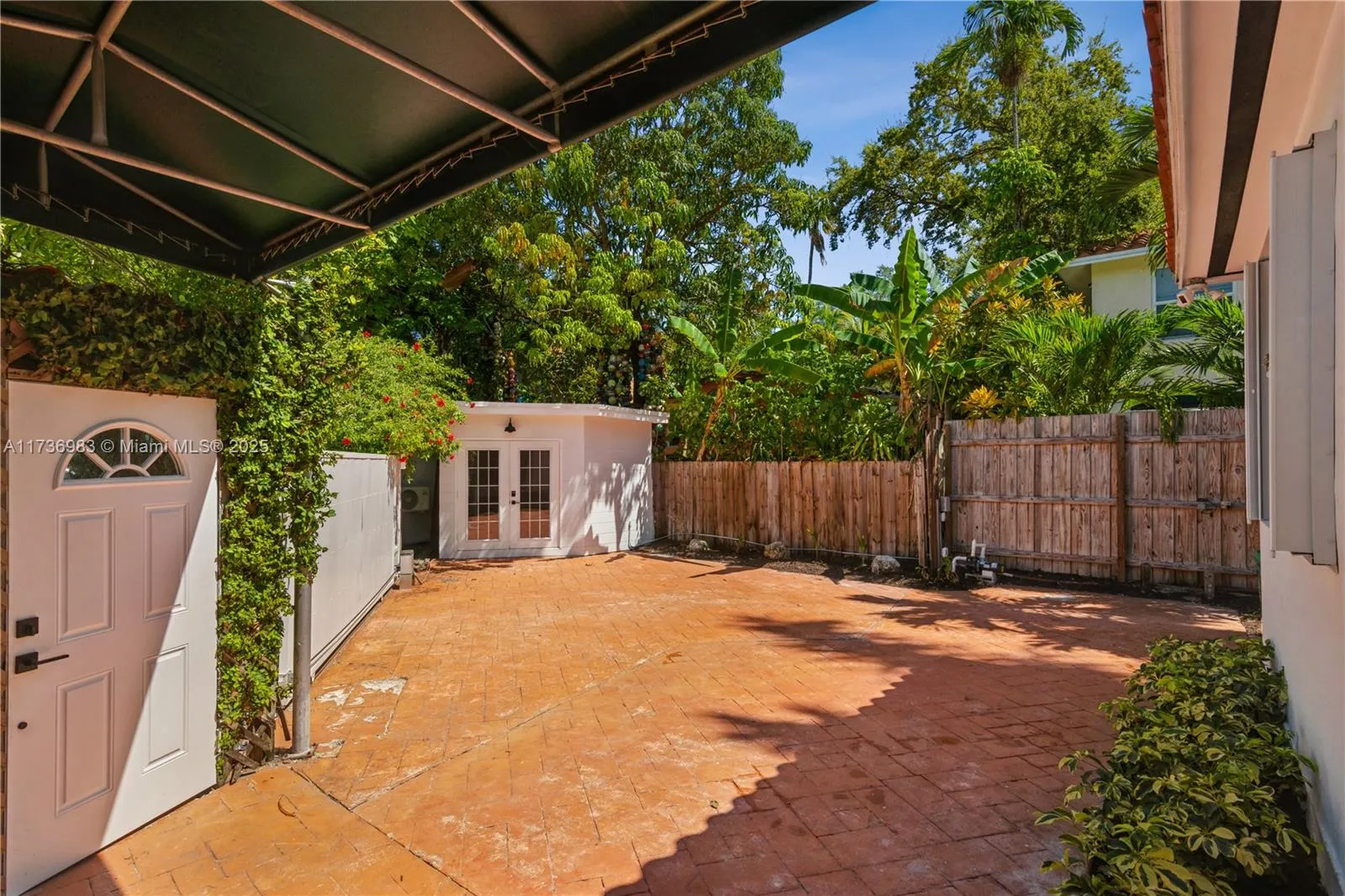 Miami, Florida 33133, United States, 3 Bedrooms Bedrooms, ,2 BathroomsBathrooms,Residential,Pending,10105