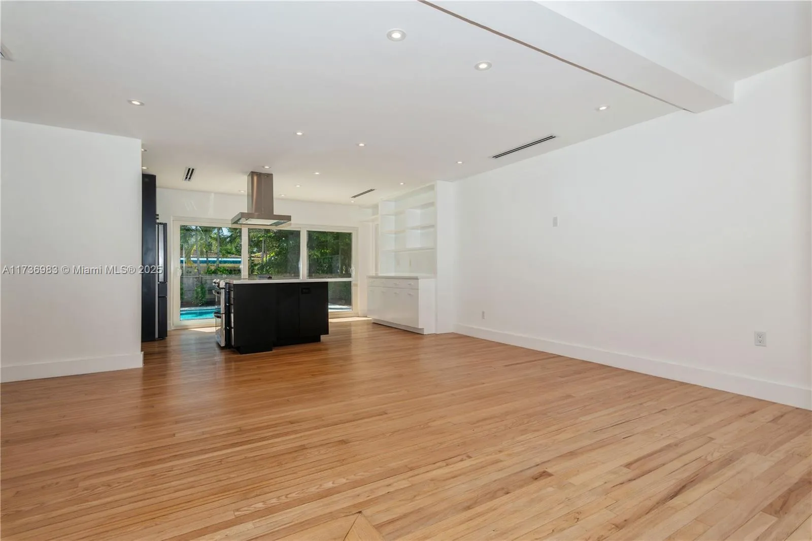 Miami, Florida 33133, United States, 3 Bedrooms Bedrooms, ,2 BathroomsBathrooms,Residential,Pending,10105