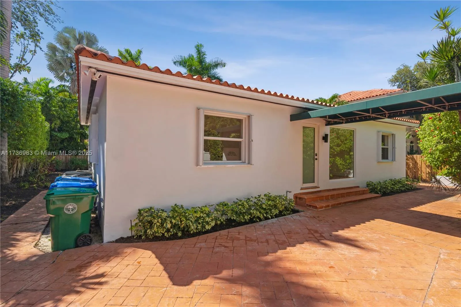 Miami, Florida 33133, United States, 3 Bedrooms Bedrooms, ,2 BathroomsBathrooms,Residential,Pending,10105