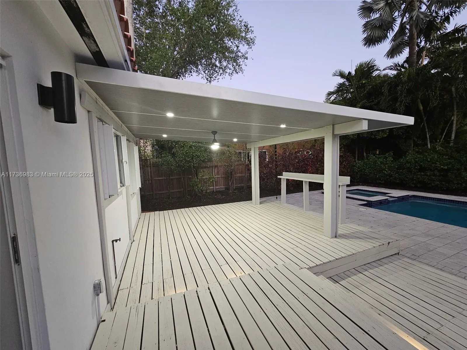 Miami, Florida 33133, United States, 3 Bedrooms Bedrooms, ,2 BathroomsBathrooms,Residential,Pending,10105