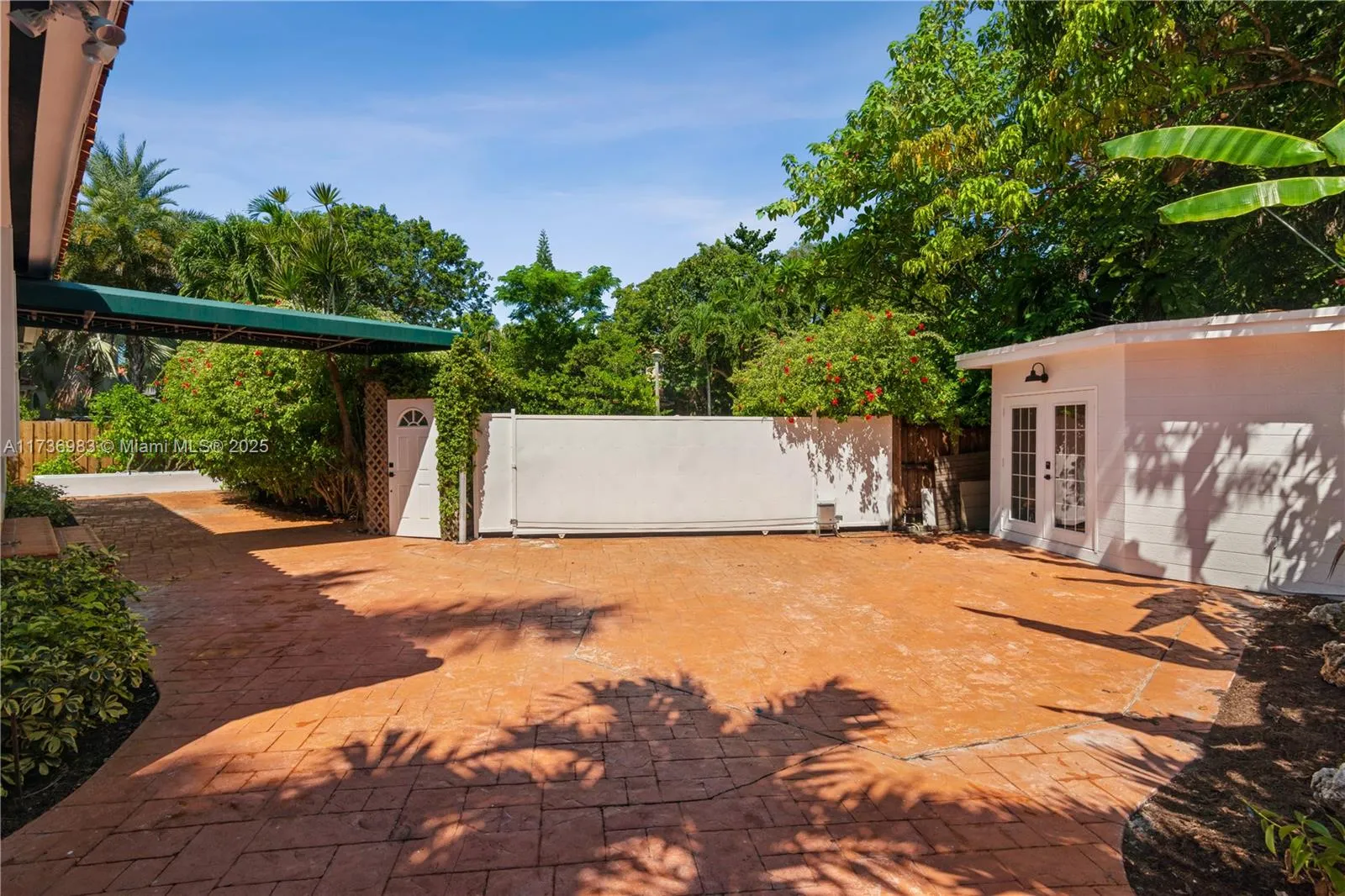 Miami, Florida 33133, United States, 3 Bedrooms Bedrooms, ,2 BathroomsBathrooms,Residential,Pending,10105