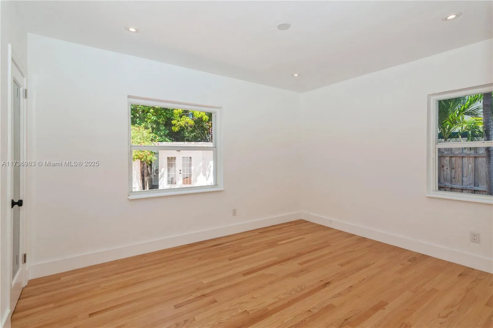 Miami, Florida 33133, United States, 3 Bedrooms Bedrooms, ,2 BathroomsBathrooms,Residential,Pending,10105