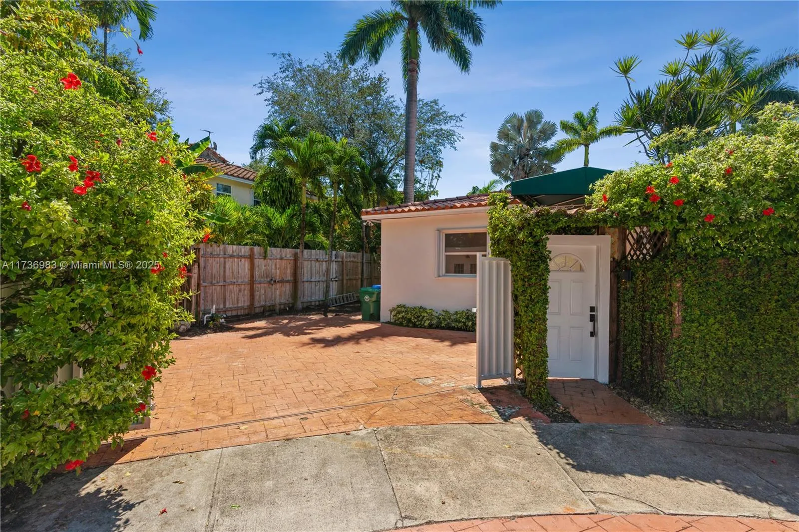 Miami, Florida 33133, United States, 3 Bedrooms Bedrooms, ,2 BathroomsBathrooms,Residential,Pending,10105